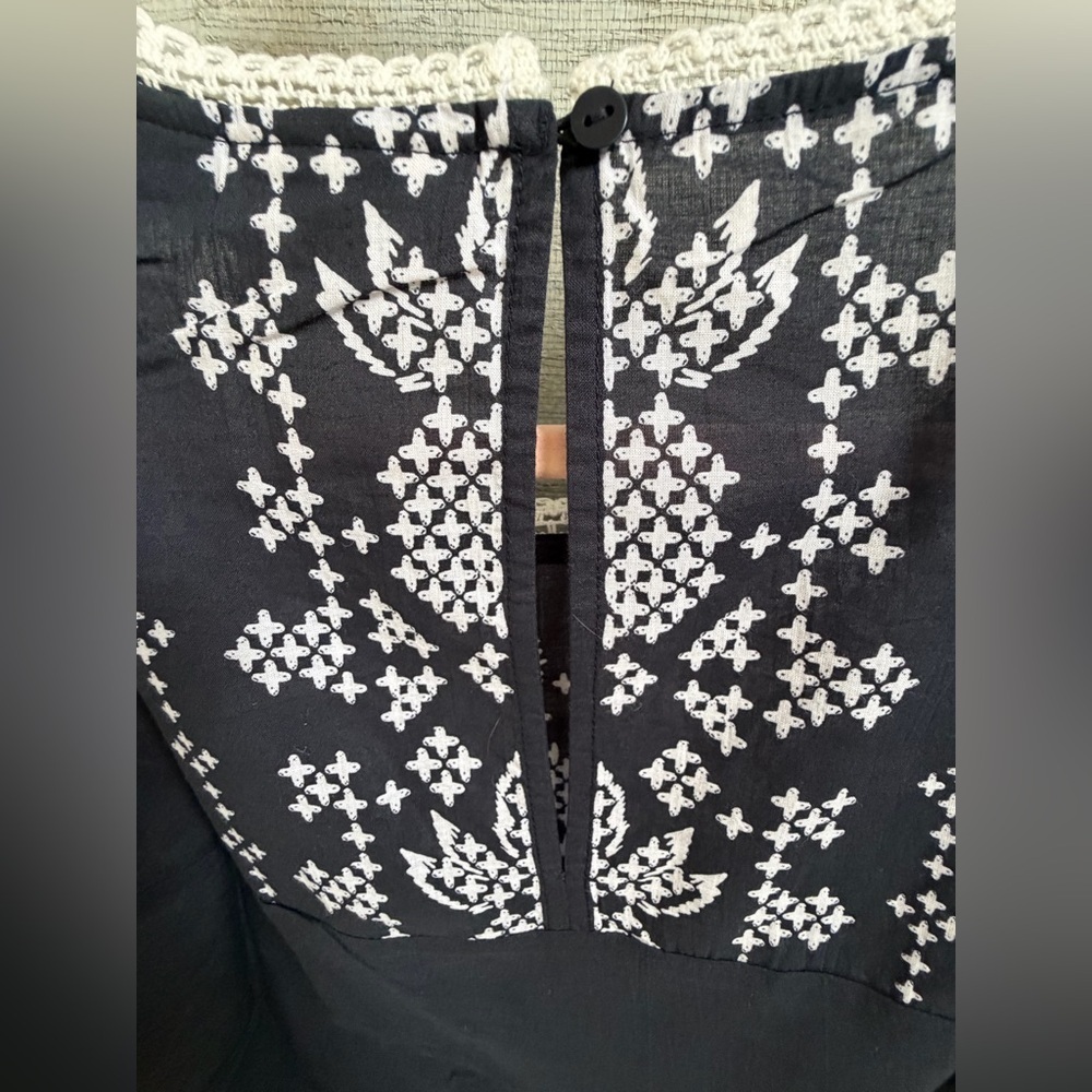 NWT new small Anthropologie x farm Rio printed flutter sleeve top black white - Picture 11 of 16